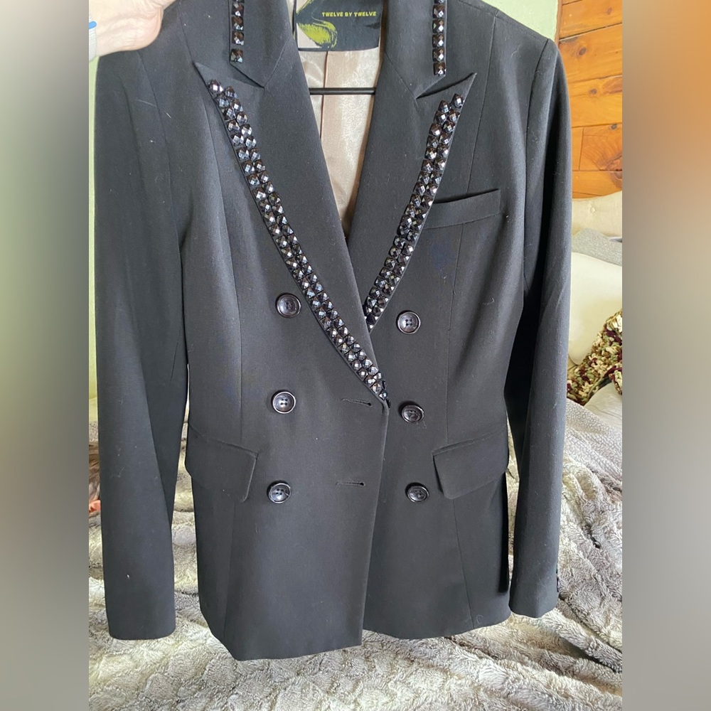 Women’s size small double breasted black blazer with black jewels. So pretty!